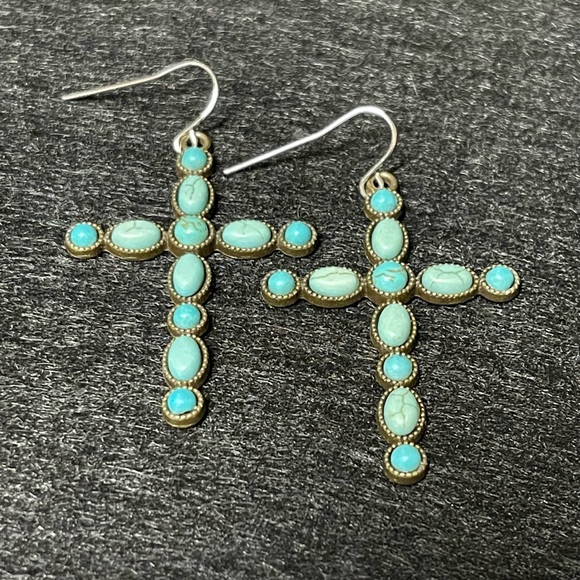 FAUX TURQUOISE CROSS EARRINGS - Picture 4 of 4